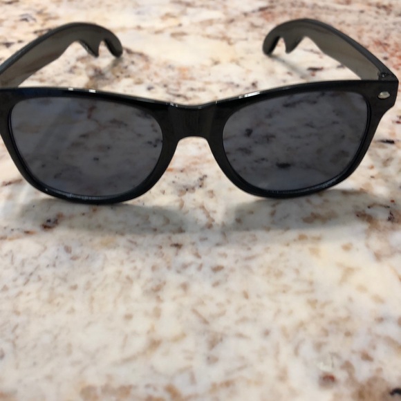 Hillel central Florida sunglasses black rectangle - Picture 2 of 5